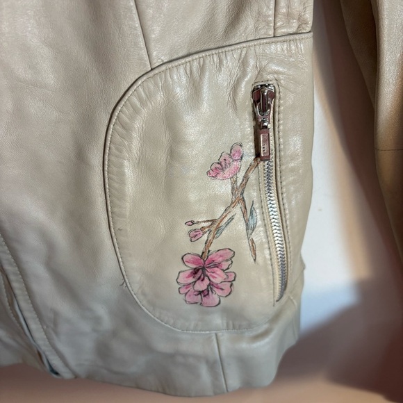 CUERO Sz M Leather Jacket Handpainted Cherry Blossoms Zipper Closure Lined - Picture 2 of 14